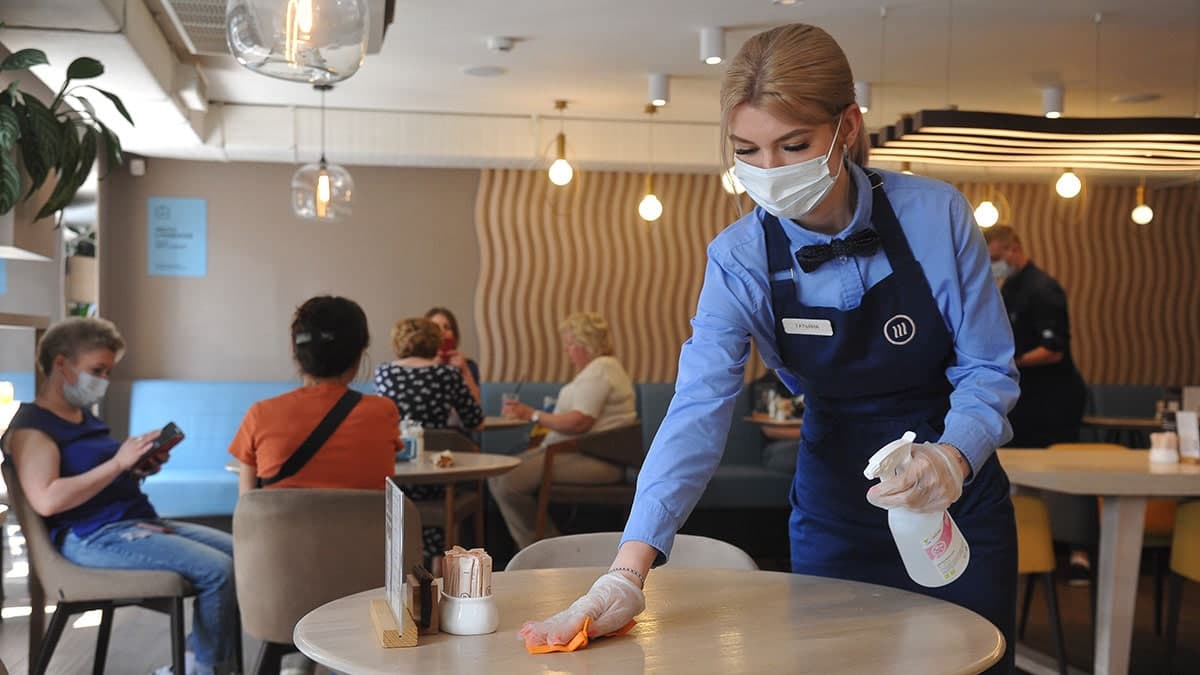 В Правительстве Москвы разъяснили порядок создания Covid-free зон для кафе и ресторанов