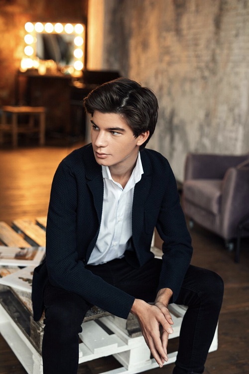 Автор песен Михаил Омельчук станет саундпродюсером трёх артистов в известном лейбле