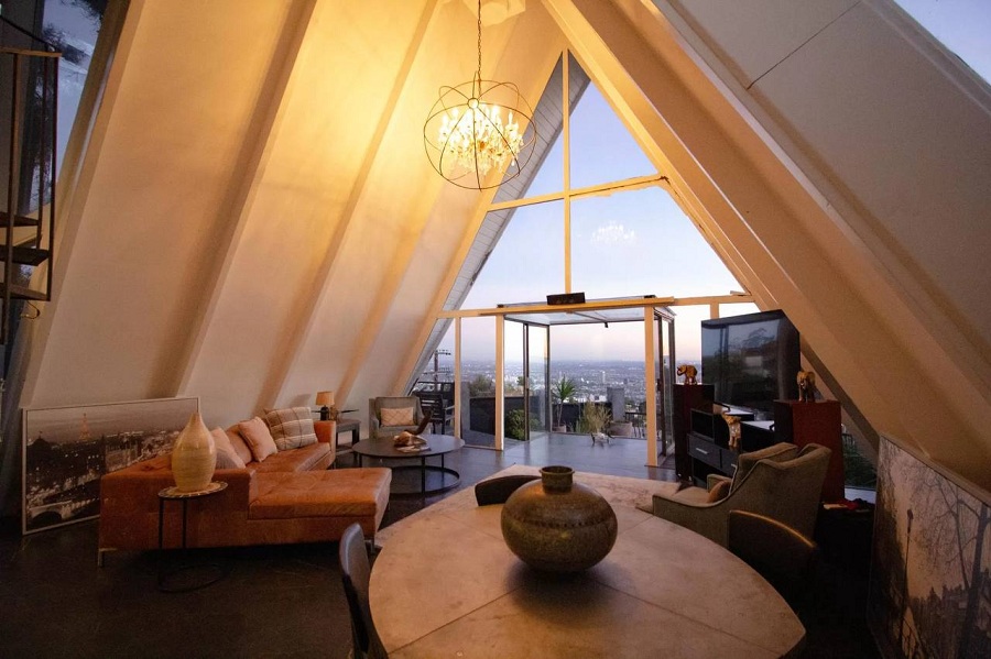 Блогер Александра Белякова уехала в Америку и сняла дом-корабль за 25 тысяч долларов в месяц