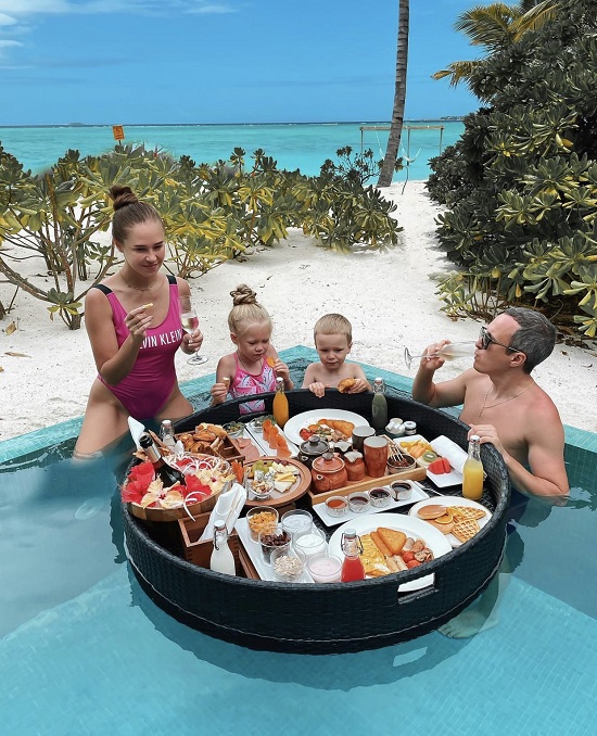 Как вывести себя из нищеты или путь простой девушки от Доширака к Порше — Катрин Климова о своей жизни и блоге