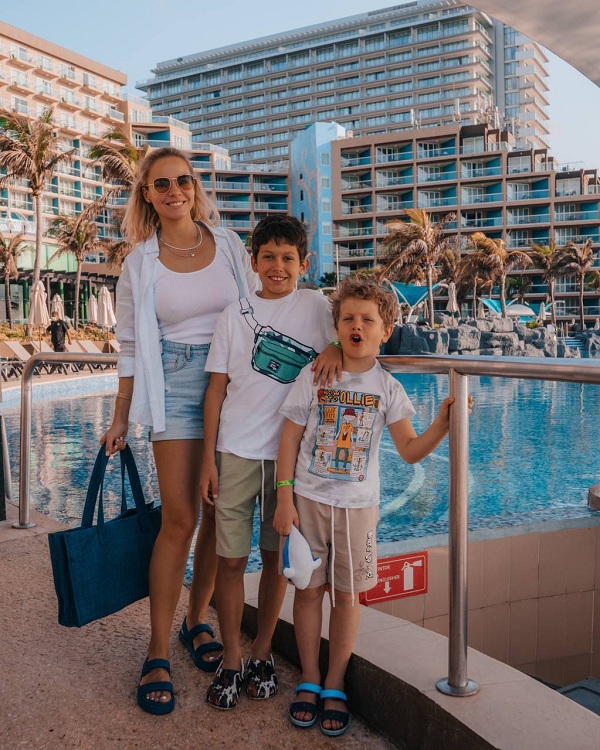 «С подписчиками я делюсь опытом и знаниями, которых мне в своё время очень не хватало», – блогер-миллионник Ксения Прохорова