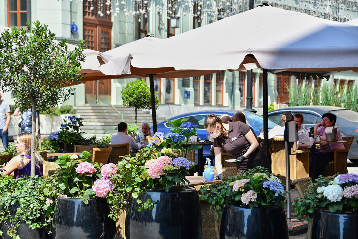 Летние веранды Москвы получили отсрочку от внедрения системы QR-кодов