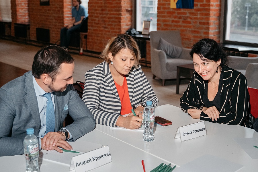 Опытные бизнесмены открыто делятся знаниями с начинающими предпринимателями Москвы