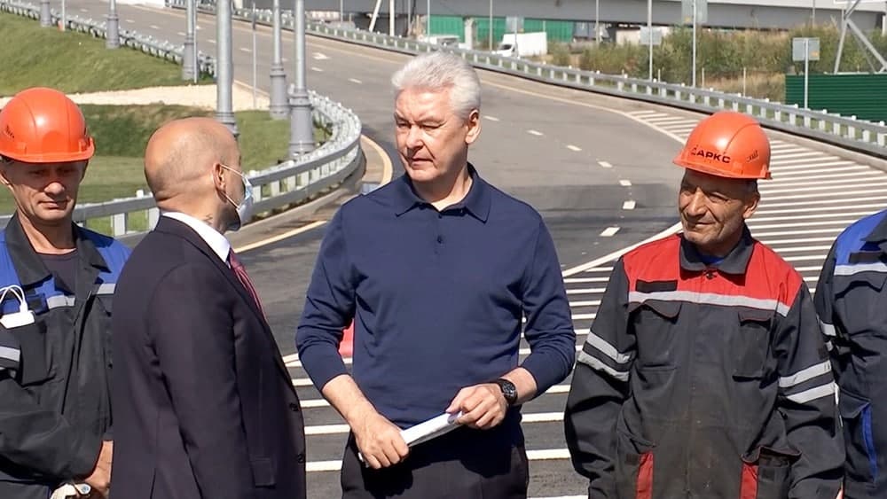 Собянин: с открытием ЦКАД количество грузовиков в Москве снизилось на 10%