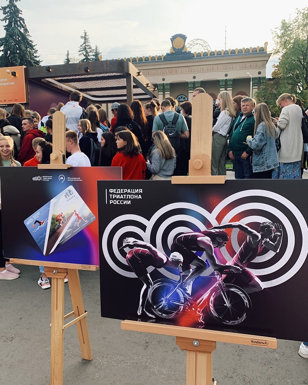 Президент Федерации триатлона России Ксения Шойгу представила новый логотип ФТР совместно с Олимпийским чемпионом Токио-2020 Никитой Нагорным