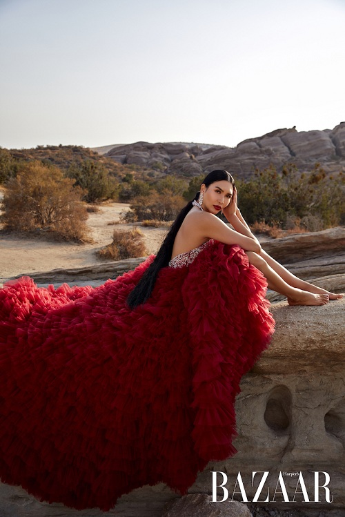 Zarina Yeva, популярная модель и актриса, появилась на обложке Harpers Bazaar Serbia