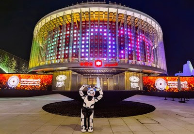 Роботы UBTECH Panda и Walker демонстрируют технологические инновации Китая