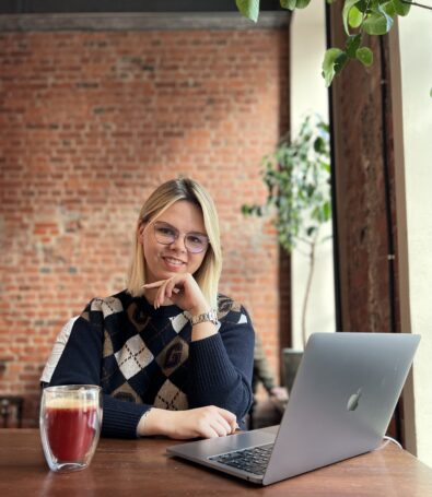 Эксперт в сфере SMM и личного бренда Поли Гаан: «Хочешь грамотных сотрудников — обучи их»