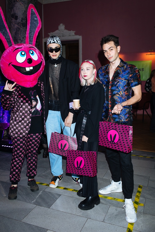 Первая постановка шоу Vibrations прошла с грандиозным успехом