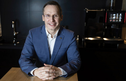 Генеральный директор Макдоналдс в России Марк Карена принимает участие в благотворительном аукционе Meet for charity