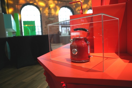 На Международном форуме инноваций в промышленном дизайне «PUSHKA» OMOIKIRI презентовала эксклюзивную коллекцию «Color and Art»