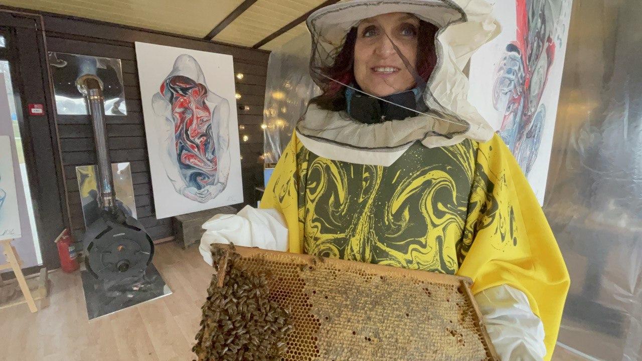 Выставка с «дикими пчелами» прошла в Москве