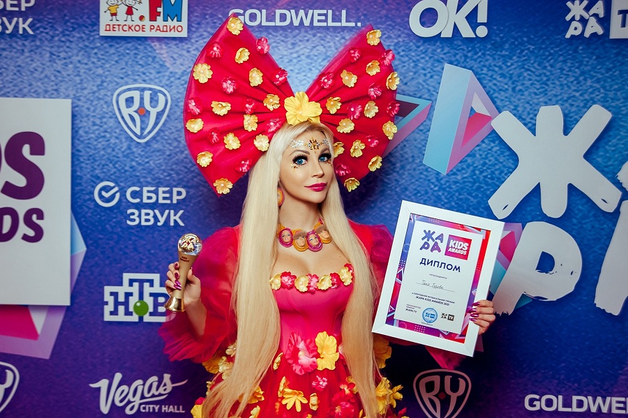 Вручена престижная премия ЖАРА 21. Таня Тузова признана обладательницей самого яркого образа в шоу бизнесе