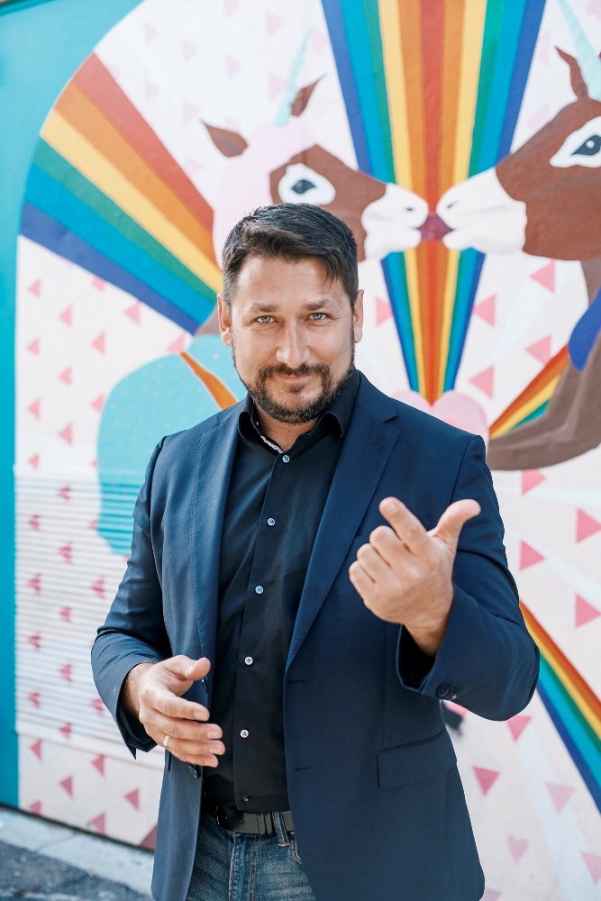 Акмеолог Алекс Айвенго рассказал, как стать востребованным специалистом, изменив мышление