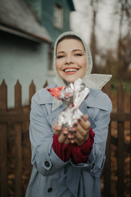 Мини-альбом певицы Алины Крочевой «Замри» вышел 10 декабря