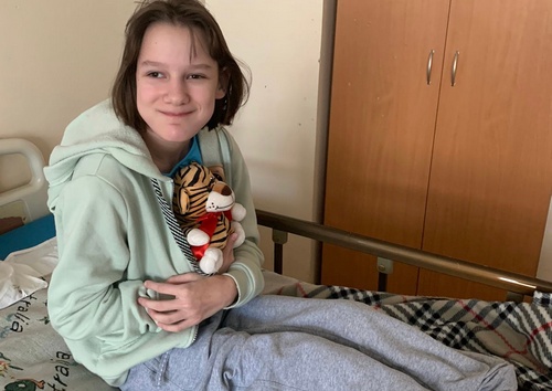 Маленьких тяжелобольных пациентов ГК «Юнисервис» поздравили с наступающим 2022 годом