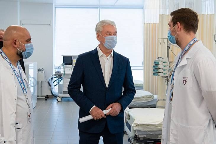 Собянин осмотрел новый амбулаторно-поликлинический корпус больницы в Коммунарке