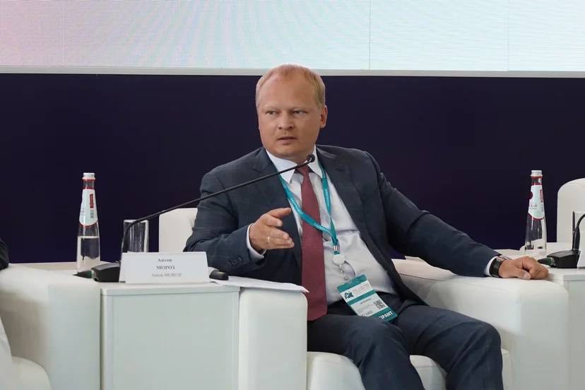 Антон Мороз презентовал проект, который уменьшит количество остановленных строек