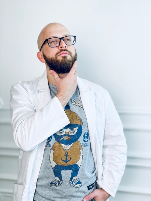 Артем Коробов рассказал, пострадает ли индустрия пластической хирургии из-за санкций