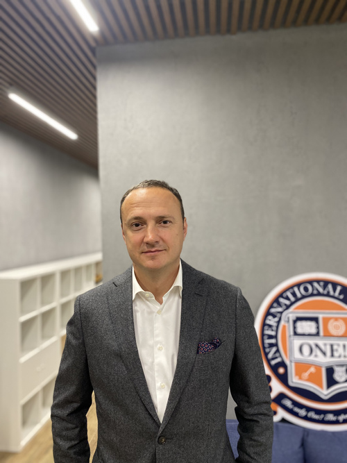 О миссии ONE! International School на XII Петербургском международном образовательном форуме рассказал Максим Натапов