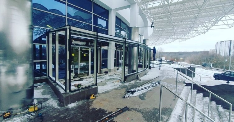 Компания Oknastreet выполнила комплексное остекление входной группы в «ГКБ №31»
