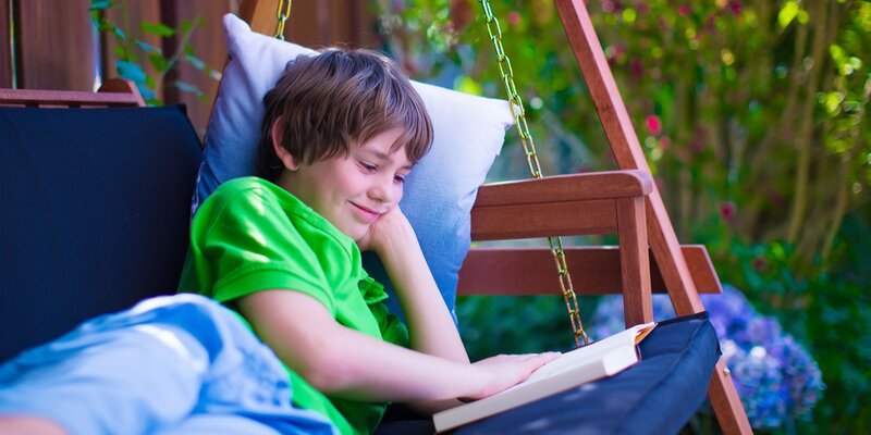 Лауреаты престижных премий: книги каких авторов вошли в программу летнего чтения детских библиотек