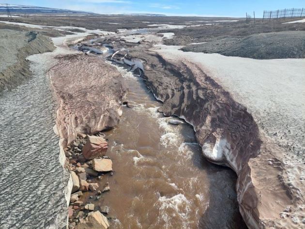 К помутнению реки Далдыкан привел размыв ее берегов талыми водами