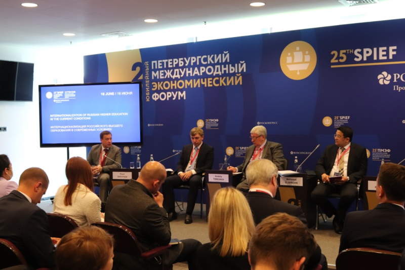 ПМЭФ 2022: В дискуссионной панели Россотрудничества приняли участие ректоры ведущих российских вузов