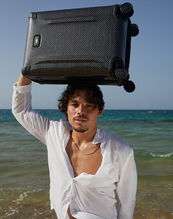 TUMI запускает осенью 2022 г. кампанию Built for the Journey в стиле документального кино&nbsp;