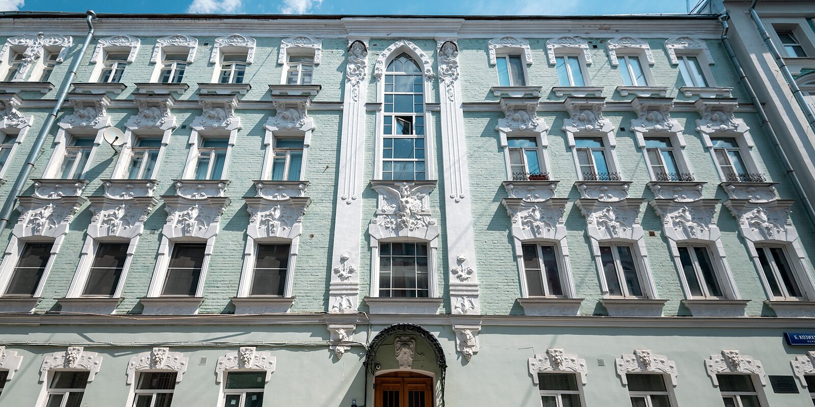 Дом с рысями и жемчужины русского модерна: летние маршруты онлайн-гида «Узнай Москву»