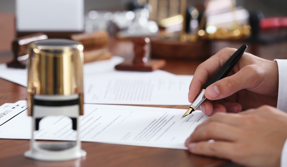 Травля, нотариус, суд