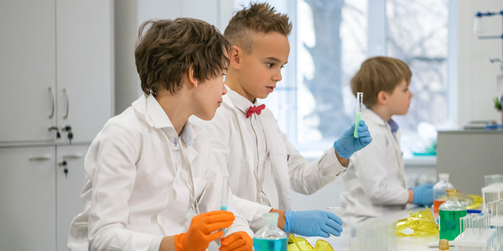 От анимации до архитектуры: детские технопарки запускают программу профориентации для школьников