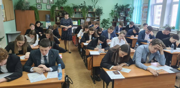 Более 4500 школьников приняли участие в проекте Умскул по тренировке итогового сочинения