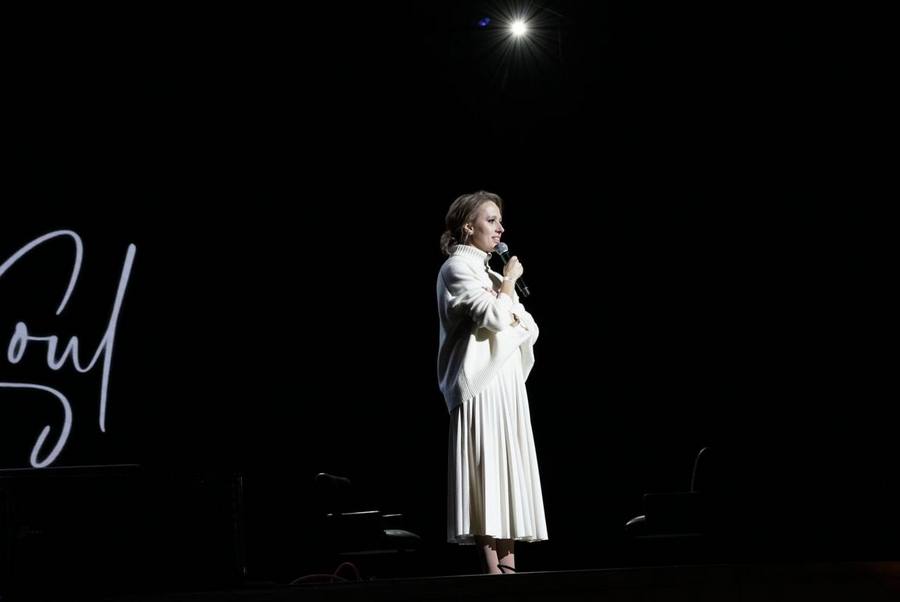 В Москве с успехом прошла массовое психотерапевтическое шоу Юлии Ивлиевой