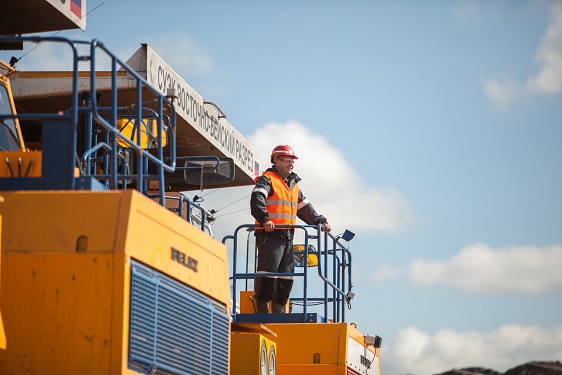 «ЕСК СУЭК» смонтировала поворотную платформу местного производства