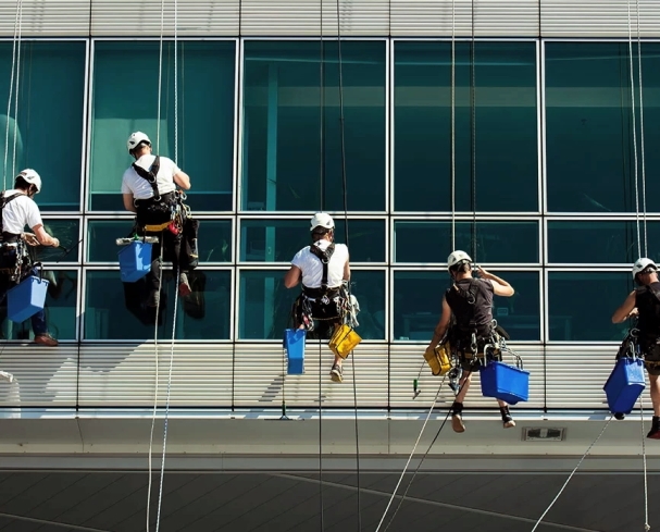 В компании IVFM стали мыть окна декальцинированной водой