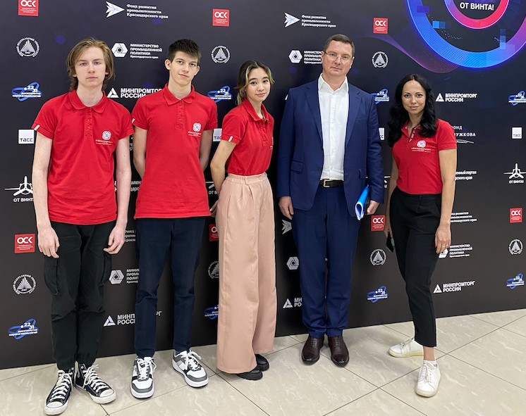 Фонд Лужкова вручил премию юным изобретателям из Кировска