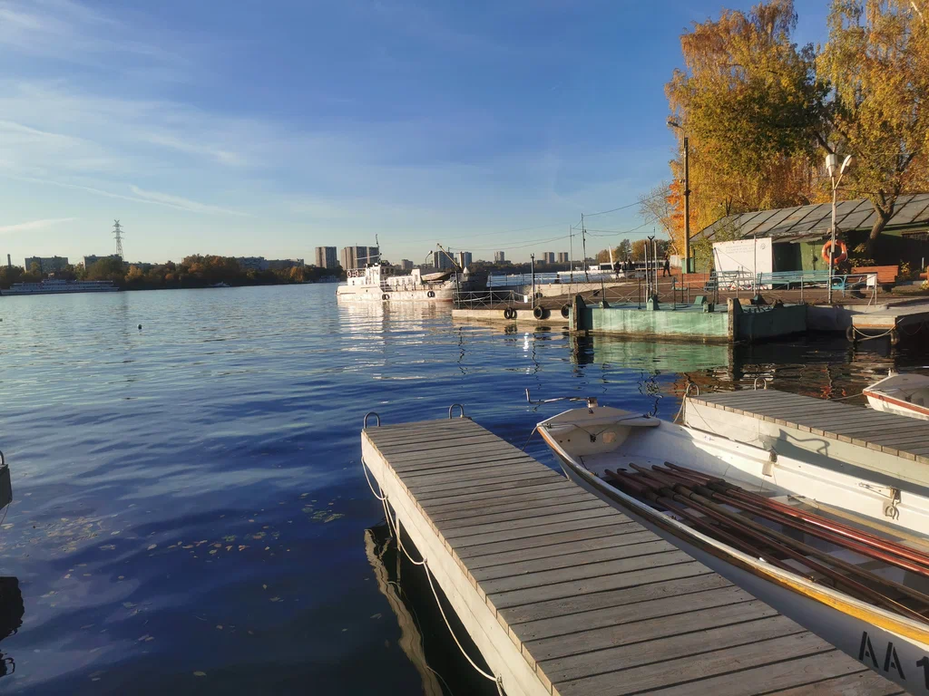 В Морском центре прошли гонки на шлюпках с участием московских старшеклассников