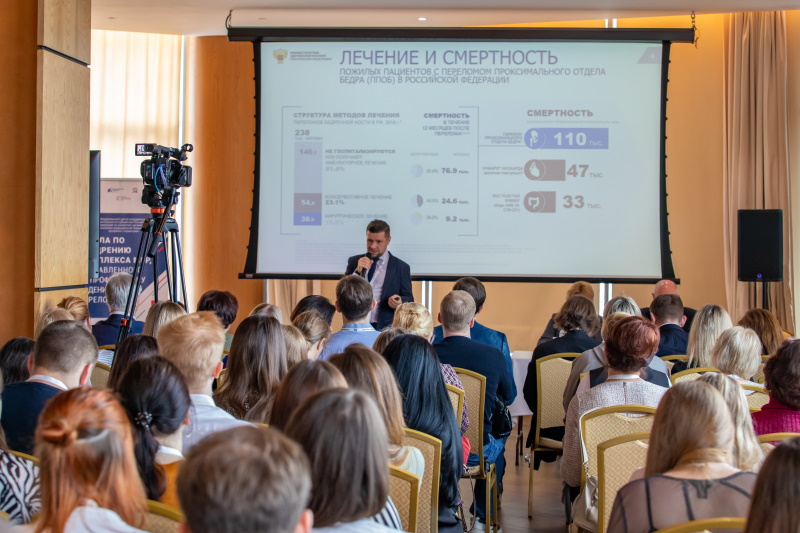 В Архангельске прошла школа по внедрению комплекса мер, направленного на профилактику падений и переломов у лиц пожилого и старческого возраста