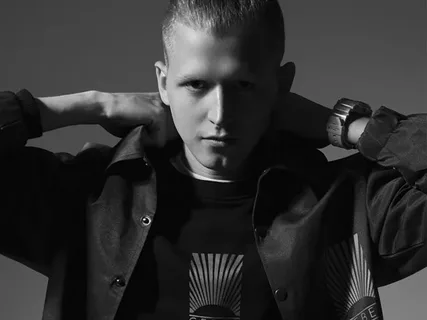 В сентябре состоится премьера ремикса на песню «Любовь у сердца в рабстве» на стихи Михаила Гуцериева