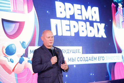 Герой России летчик-космонавт Олег Артемьев принял участие в Слете молодых специалистов стройотрасли Москвы 