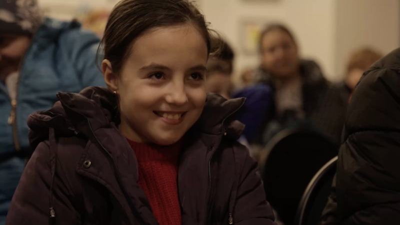 Поздравления и подарки получили дети Новоазовска и Мариуполя от шахматиста Сергея Карякина