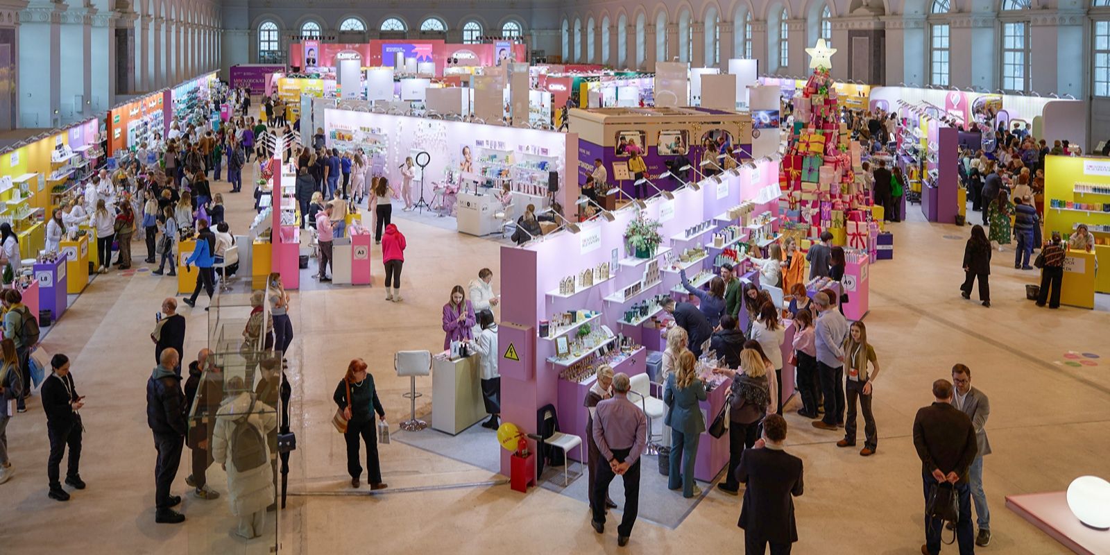 Более 170 тысяч гостей: как прошла первая Московская неделя красоты