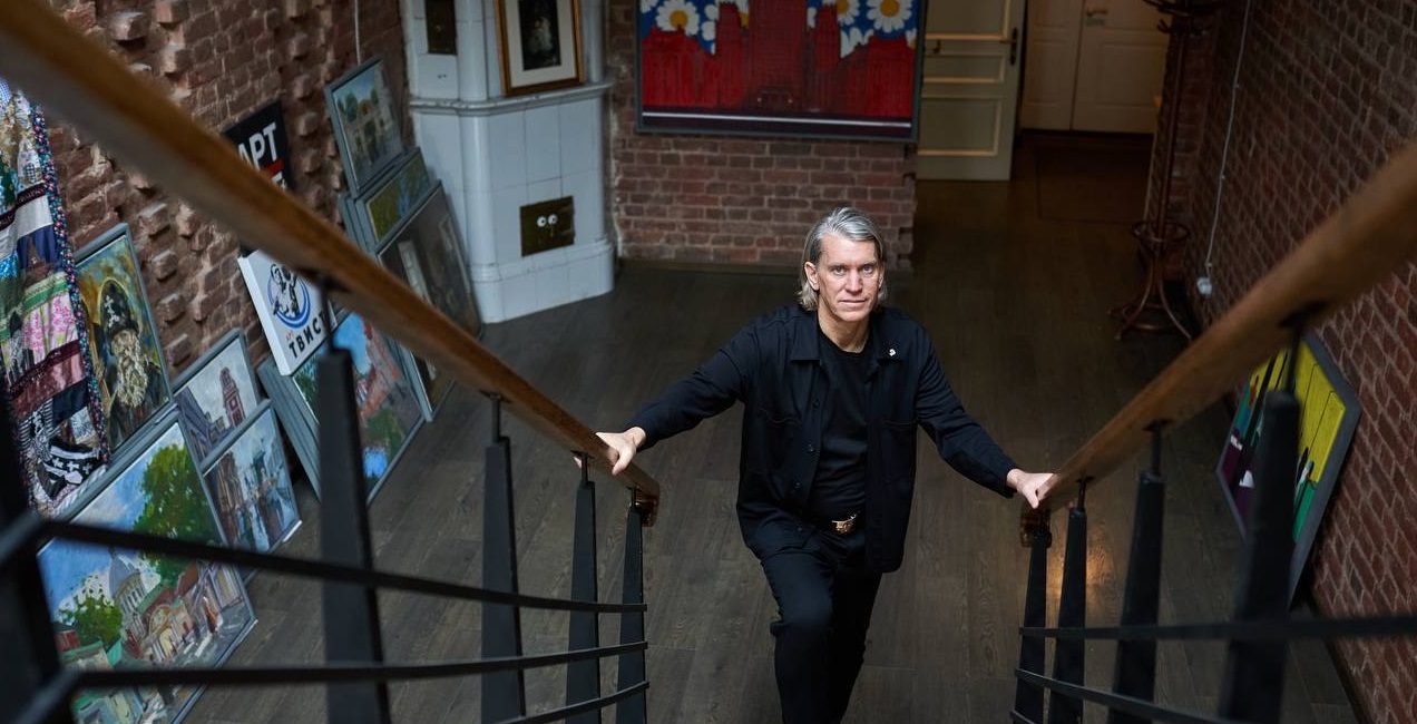 Художник из Петербурга поделился деталями арт-проекта «Библиотека»