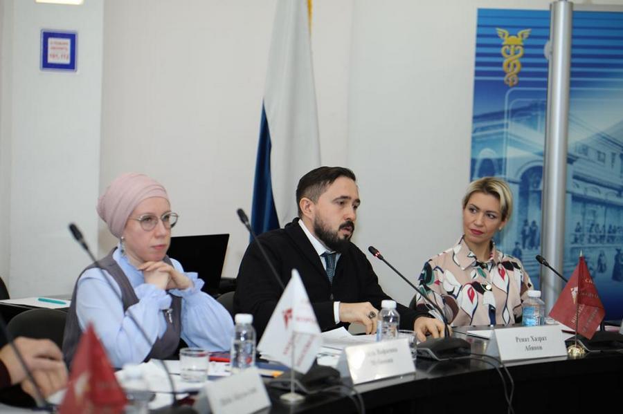 В Торгово-промышленной палате РФ прошел круглый стол «Коран — литературное чудо. Часть 1»