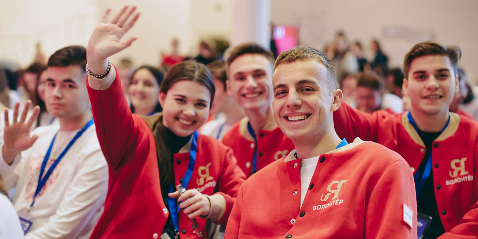 Столичные волонтеры провели около 90 тысяч смен на выставке «Россия»