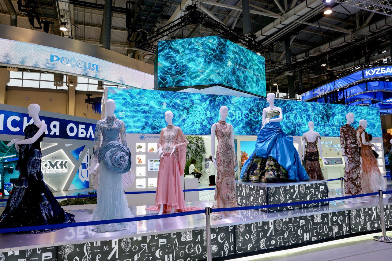 Сузунские арбузы и самая умная улица: посещаемость новосибирской экспозиции на ВДНХ достигла 100 тысяч человек в день