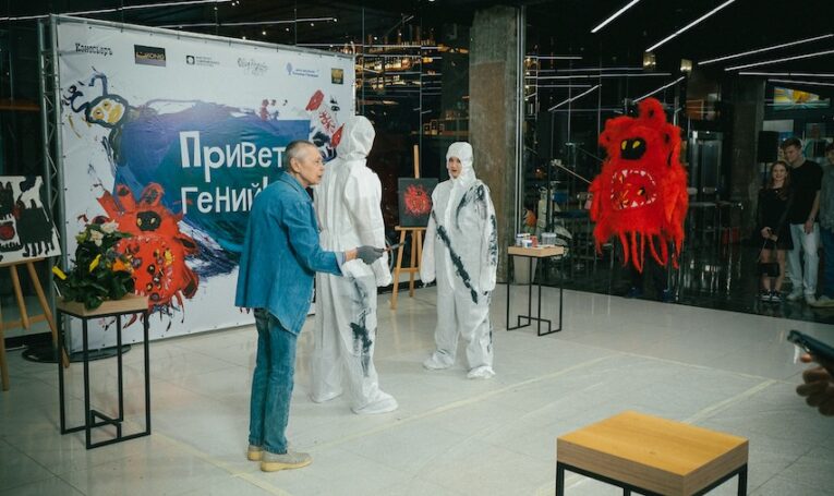 Выставка 13-летнего художника-дислексика Серджио Бело состоялась в Москве