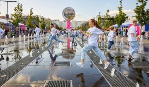 Флешмобы, квесты, конкурсы: более 150 мероприятий пройдет в Москве в честь Дня молодежи