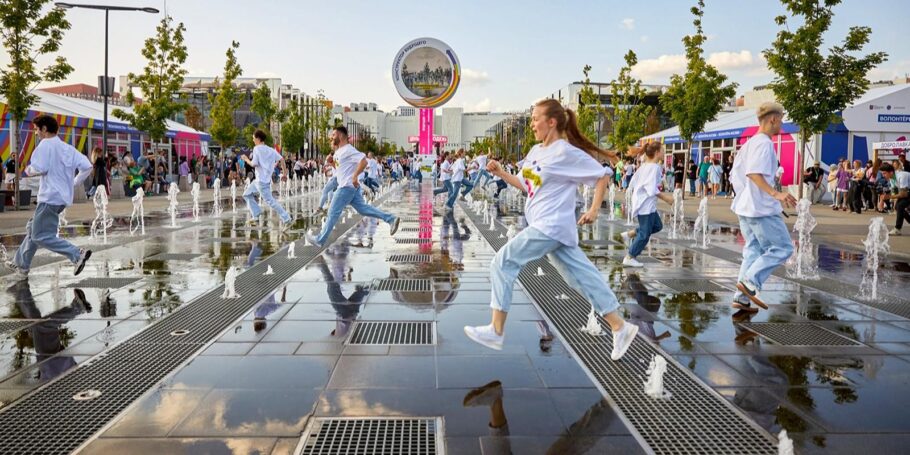 Флешмобы, квесты, конкурсы: более 150 мероприятий пройдет в Москве в честь Дня молодежи